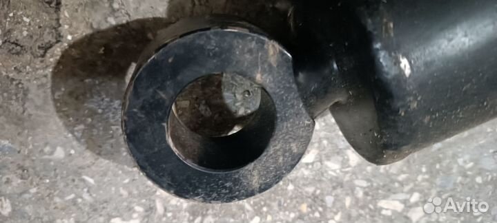 Гидроцилиндр поворота ковша мкду 82Б 