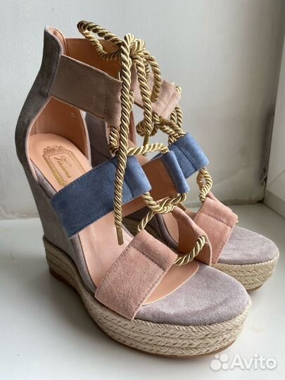 Пакет новой женской обуви 36