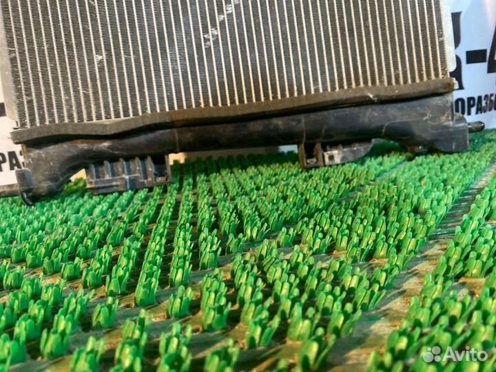 Радиатор охлаждения двигателя Hyundai Solaris