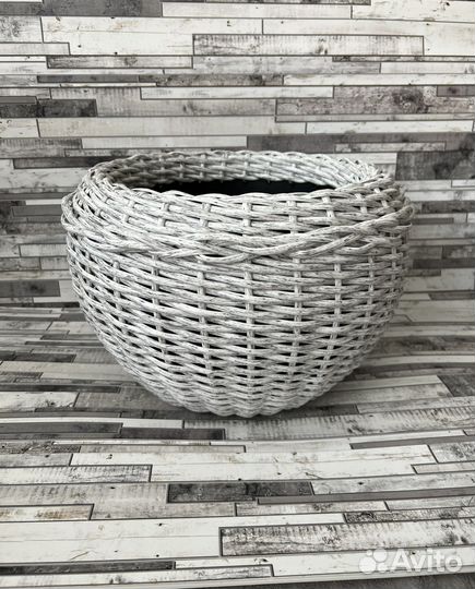 Кашпо из искусственного ротанга