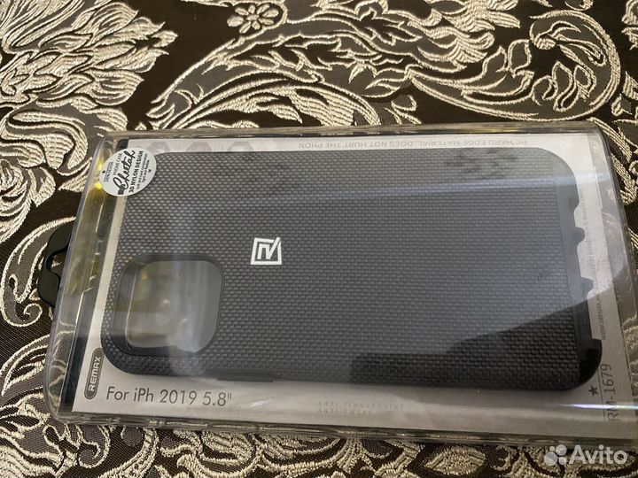 Чехлы на телефон