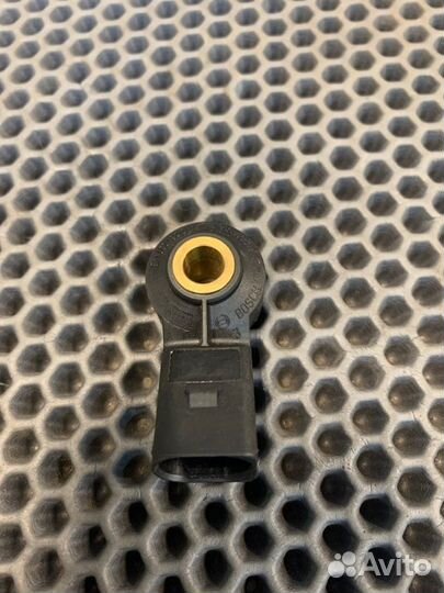 Датчик детонации Volkswagen Golf MK5 cdlc