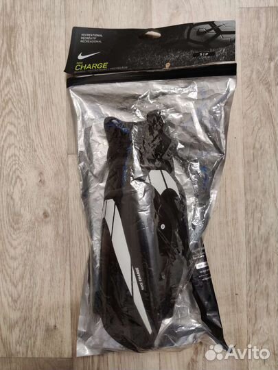 Щитки футбольные Nike Charge