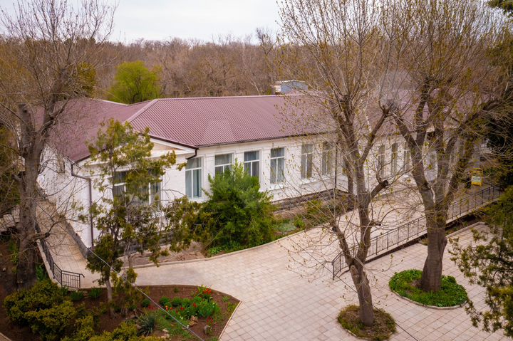 Гостиница, 1121 м²