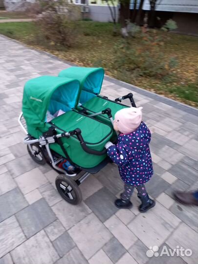 Коляска для двойни bumbleride