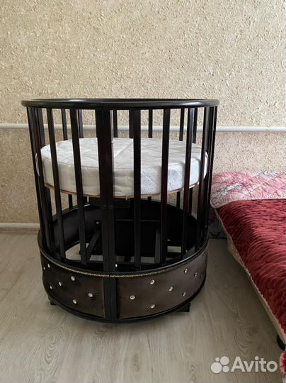 Детская кроватка круглая овальная с маятником