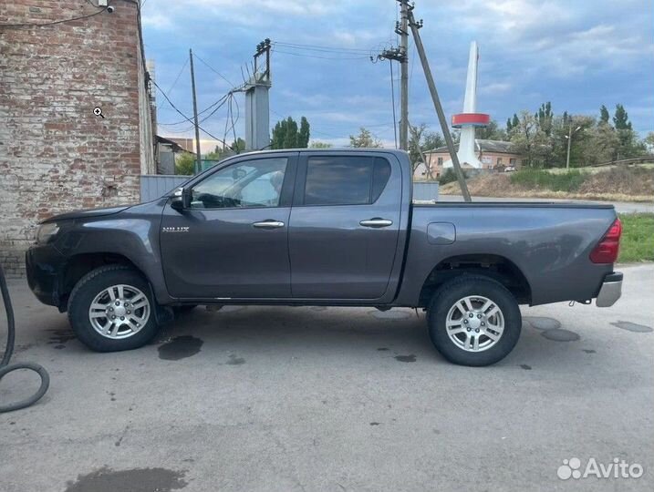 В разборе Toyota Hilux 8 2.4 2015-2020 г.в