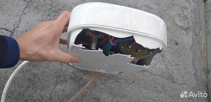 Водонагреватель проточный Ariston