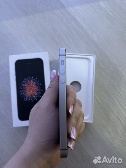 iPhone SE, 32 ГБ