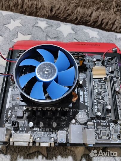 Материнская плата с процессором и памятью