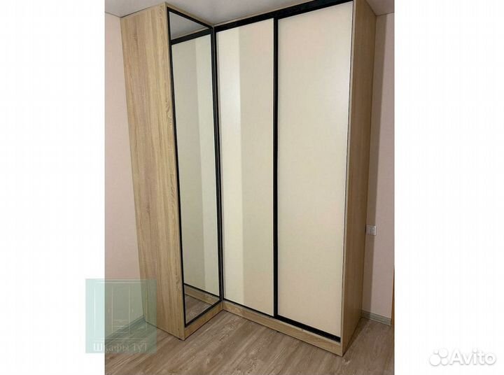 Зеркальный шкаф