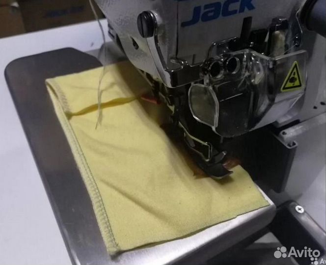 Оверлок 4х ниточный со столом Jack E4