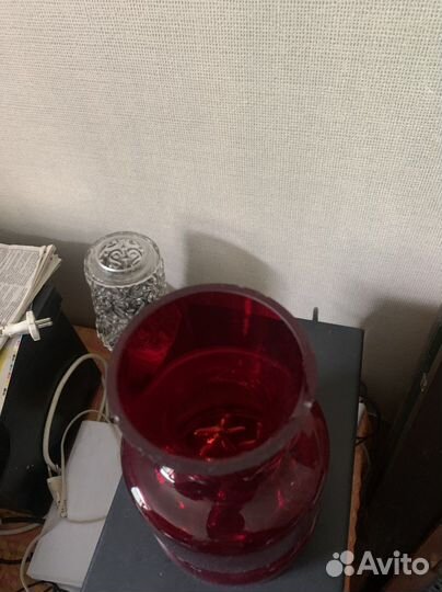 Штоф, графин, кувшин красное цветное