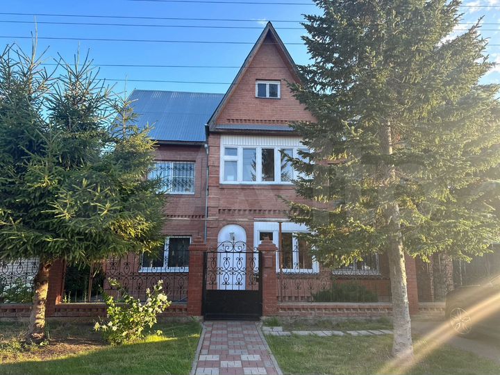 Дом 207,8 м² на участке 8,8 сот.