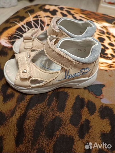 Сандалии для девочки 24