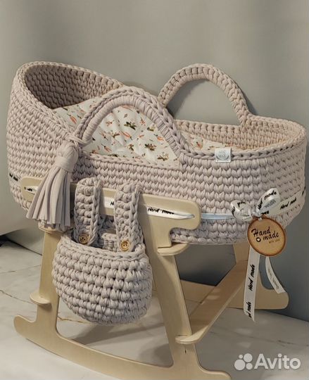 Вязаная люлька для куклы