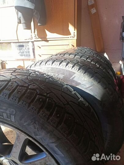 Pirelli Ice Zero 215/65 R16