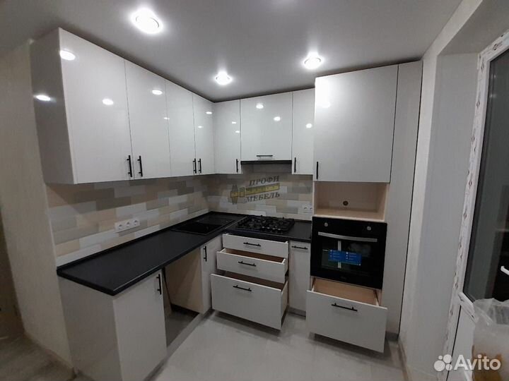 Кухня угловая с мойкой