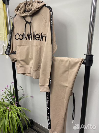 Спортивный костюм женский