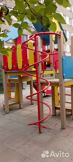 Детский игровой комплекс с горкой