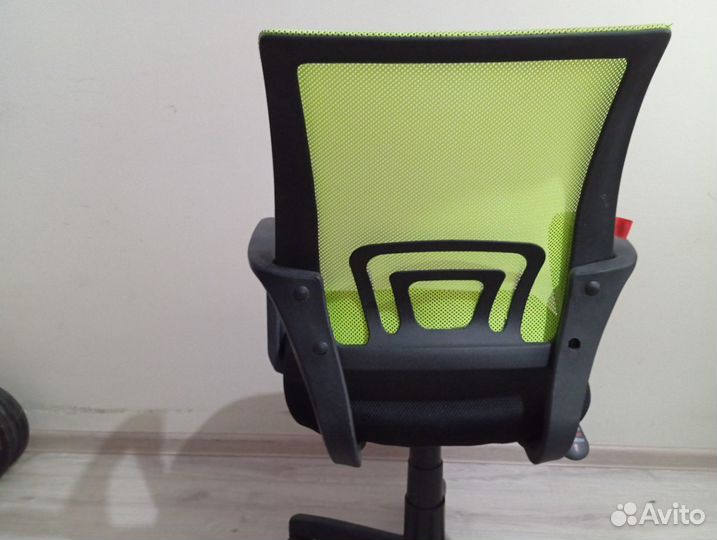 Офисное компьютерное кресло стул