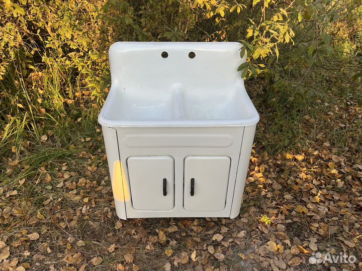 Старинная раковина умывальник с тумбой