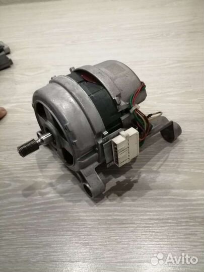 Эл. Двигатель от стиральной машинки samsung