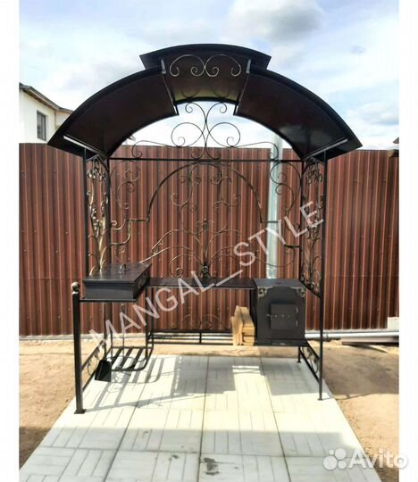 Мангал с крышей