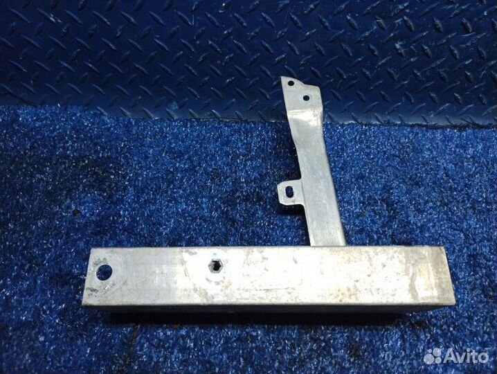 Кронштейн усилителя бампера передний правый Bmw