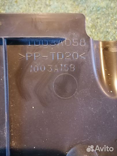 Декоративная крышка двс 1003A158 Mitsubishi Outlan