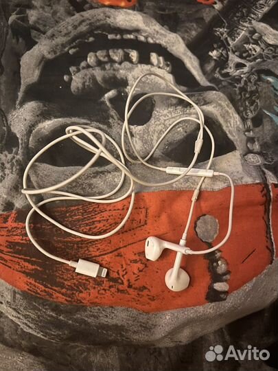 Проводные наушники