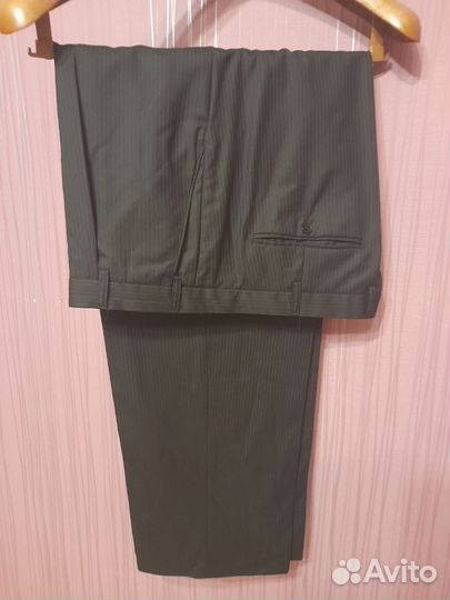 Костюм мужской новый строгий