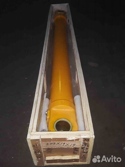 Гидроцилиндр рукояти R170W-7 31Y1-20200