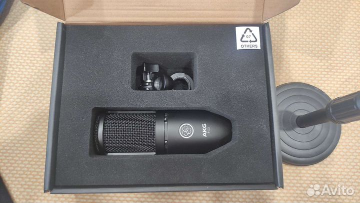 Микрофон AKG P120