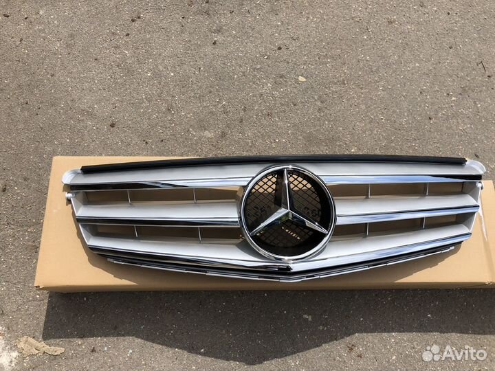 Решетка радиатора Mercedes C204 W204