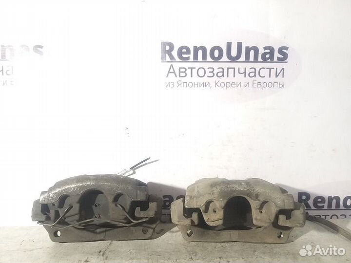 Суппорт левый / правый Renault Duster