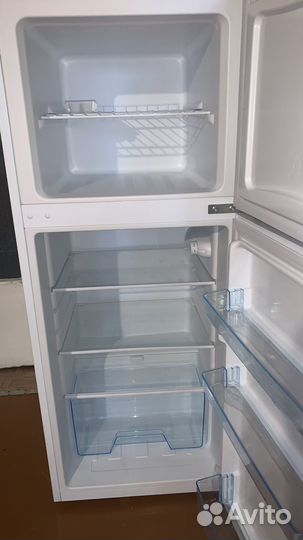 Холодильник Hi HTD012501W