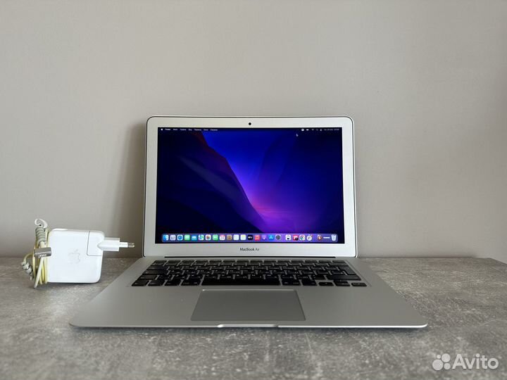 Apple MacBook Air 13 2018 8/128 в идеале