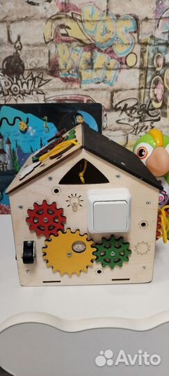 Бизиборд домик