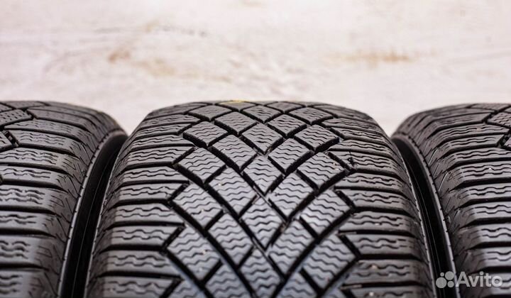 Continental ContiVikingContact 7 215/55 R17 98T