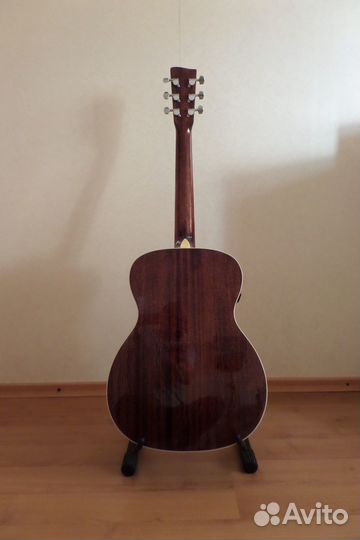 Трансакустическая гитара 
