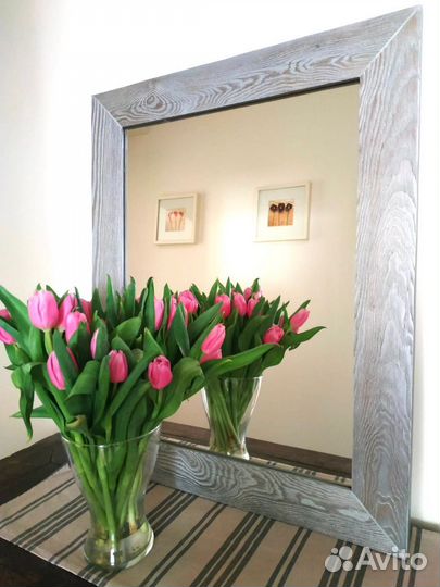 Зеркало настенное в раме натуральное дерево