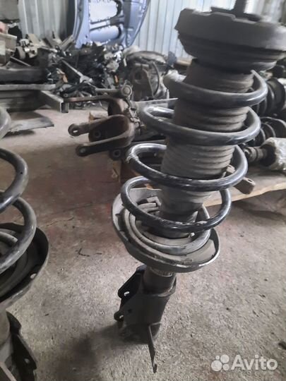 Стойка амортизатора передняя Opel insignia в сборе