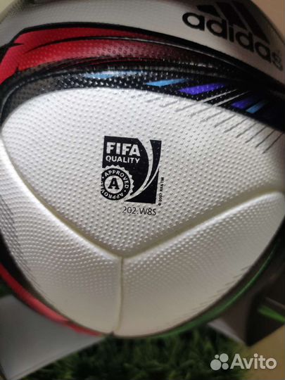 Футбольный мяч adidas оригинал FIFA PRO размер 5