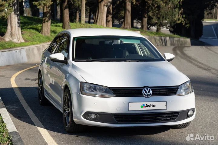 Volkswagen Jetta 1.6 AT, 2012, 329 000 км