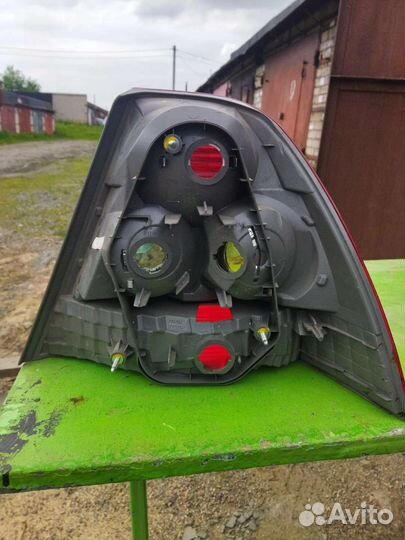 Фонарь задний левый toyota corolla E 120