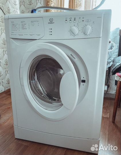 Узкая стиральная машина Indesit