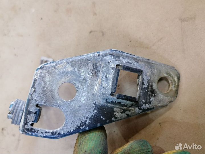 Замок капота Mercedes Benz 190 W201 1982-1993