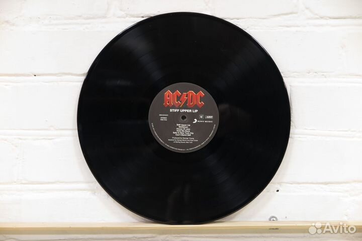 AC/DC – Stiff Upper Lip