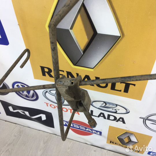 Крепление запасного колеса гайка Renault duster